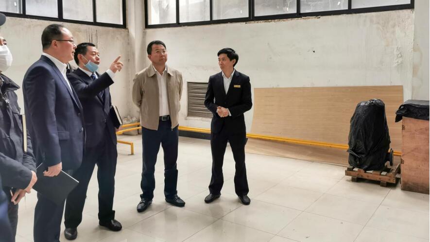 集团党委书记、董事长任丁会见川酒集团董事长曹勇一行