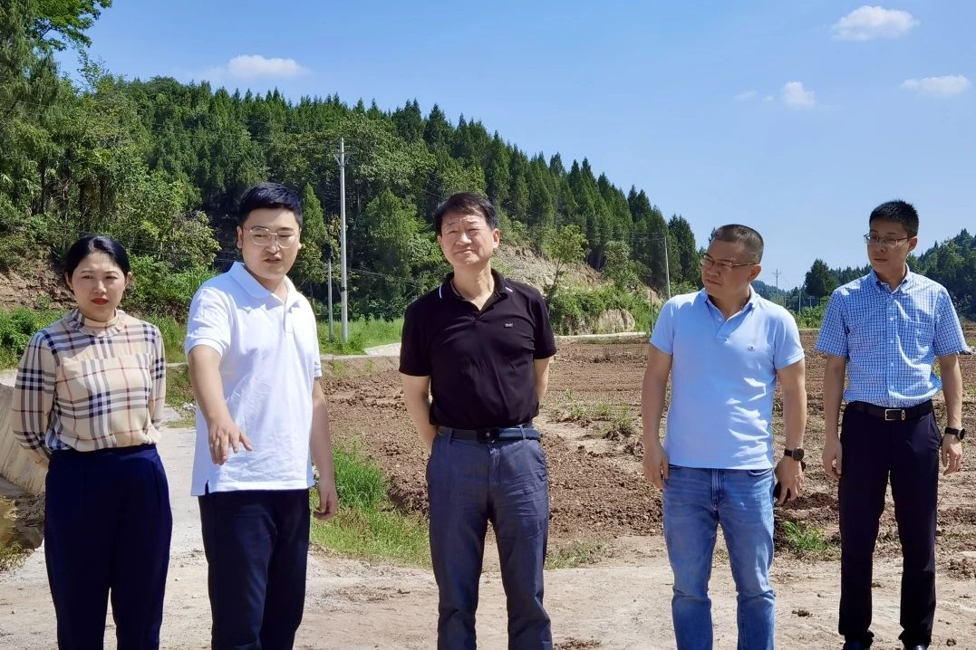 省尊龙凯时集团党委书记、董事长任丁率队赴巴中南充两地开展帮扶工作