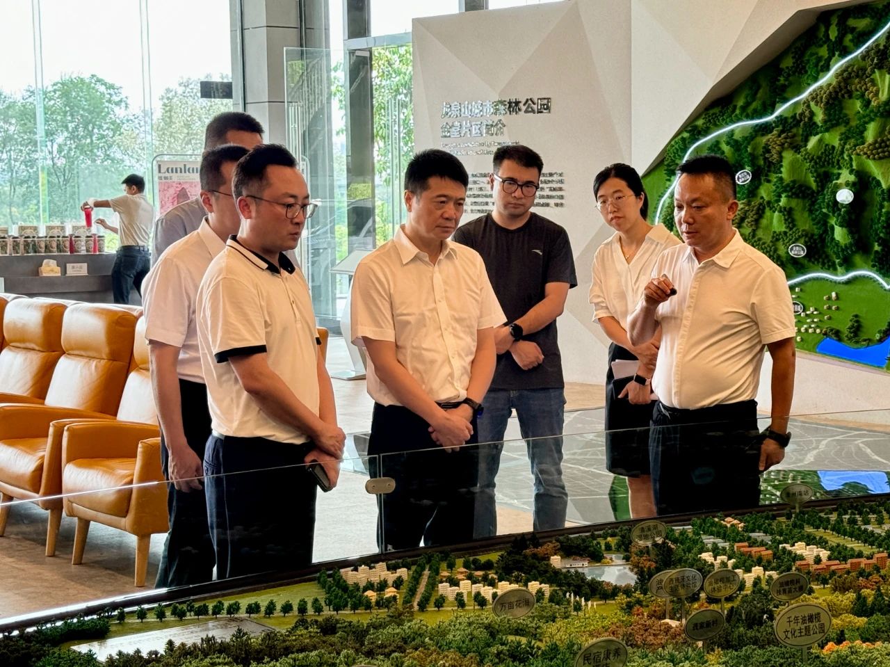 省尊龙凯时集团党委书记、董事长游勇带队赴聚峰谷项目开展汛期安全生产检查并调研生产经营情况