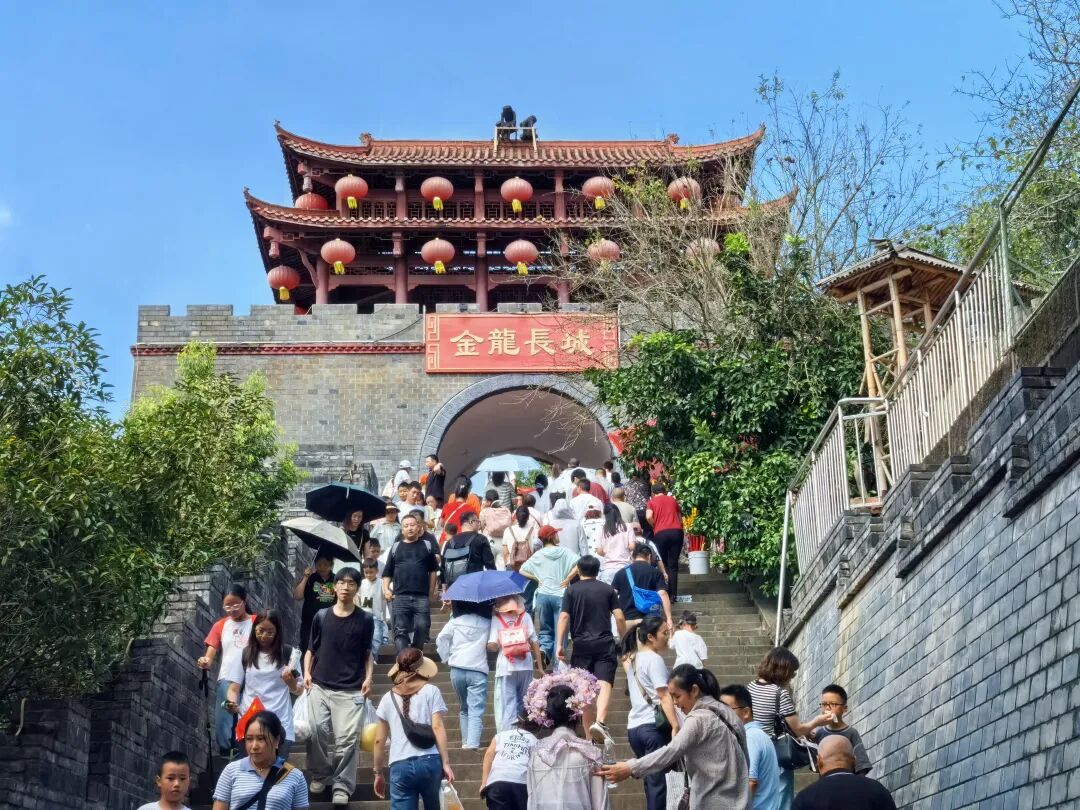 省尊龙凯时集团领导带队开展国庆、中秋“双节”安全检查并看望慰问一线干部职工